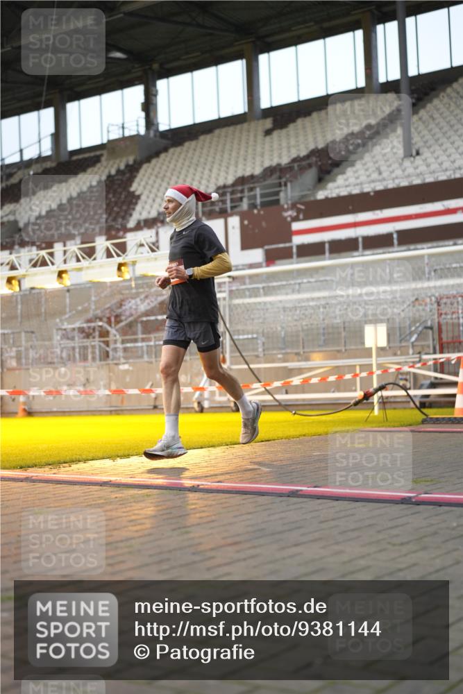 07.12.2025 - St. Pauli X-Mass-Run No. 15 Patografie http://msf.ph/oto/9381144 07.12.2025 10:20:03 Ziel 459, 1364, 1553, 1903, 2238, 2751, 2855, 3846, 3871, 3893, 4042, 4071, 4503 meine-sportfotos.de