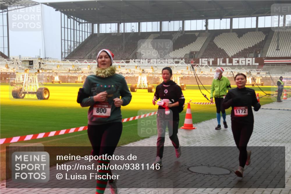 07.12.2025 - St. Pauli X-Mass-Run No. 15 Luisa Fischer http://msf.ph/oto/9381146 07.12.2025 10:10:08 Ziel 800, 1172, 800, 881, 896, 899, 960, 989, 1026, 1172, 1191, 1243, 1248, 1256, 1257, 1678, 1718, 2502, 2504, 2560, 3245, 3246, 3410, 3411, 3493, 3756 meine-sportfotos.de