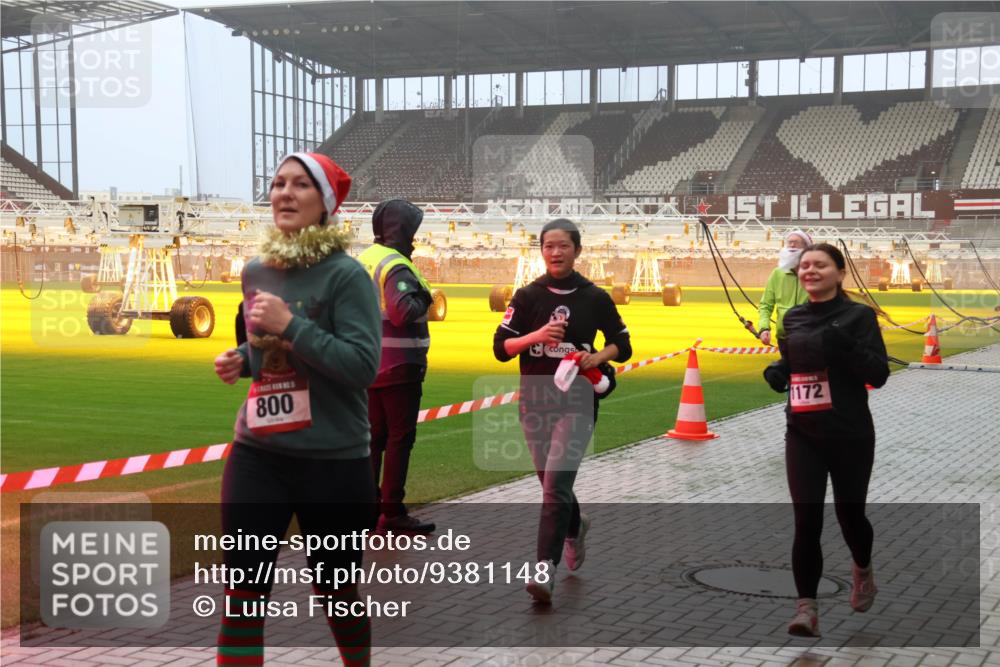 07.12.2025 - St. Pauli X-Mass-Run No. 15 Luisa Fischer http://msf.ph/oto/9381148 07.12.2025 10:10:08 Ziel 800, 1172, 800, 881, 896, 899, 960, 989, 1026, 1172, 1191, 1243, 1248, 1256, 1257, 1678, 1718, 2502, 2504, 2560, 3245, 3246, 3410, 3411, 3493, 3756 meine-sportfotos.de