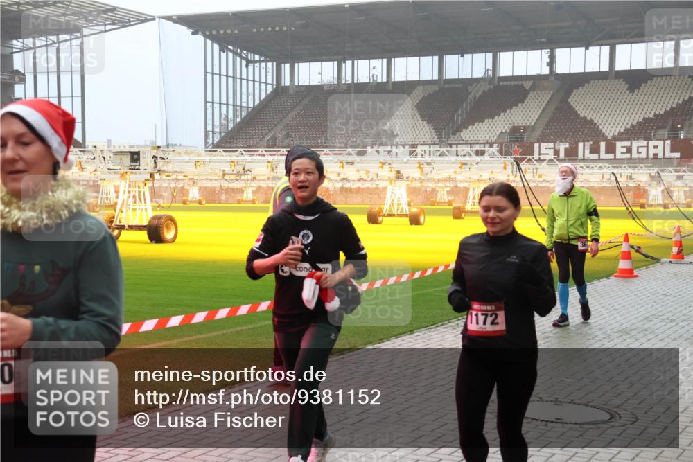 07.12.2025 - St. Pauli X-Mass-Run No. 15 Luisa Fischer http://msf.ph/oto/9381152 07.12.2025 10:10:09 Ziel 15, 0, 1172, 36, 800, 881, 896, 899, 960, 989, 1026, 1172, 1191, 1243, 1248, 1256, 1257, 1678, 1718, 2502, 2504, 2560, 3245, 3246, 3410, 3411, 3493, 3756 meine-sportfotos.de