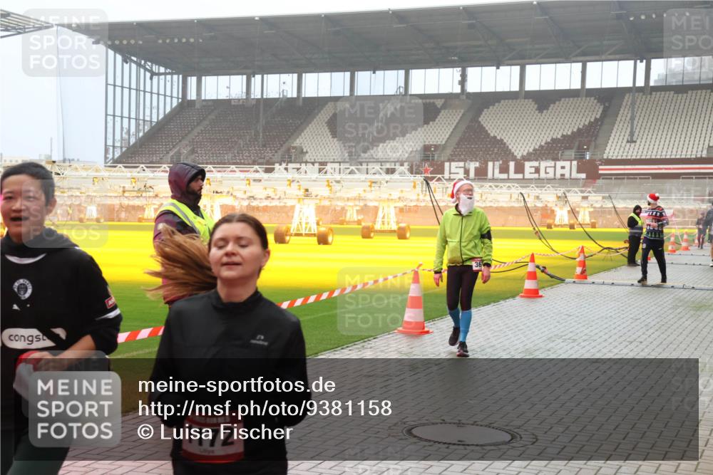 07.12.2025 - St. Pauli X-Mass-Run No. 15 Luisa Fischer http://msf.ph/oto/9381158 07.12.2025 10:10:10 Ziel 1172, 800, 881, 896, 899, 960, 989, 1026, 1172, 1191, 1243, 1248, 1256, 1257, 1678, 1718, 2502, 2504, 2560, 3245, 3246, 3410, 3411, 3493, 3756 meine-sportfotos.de