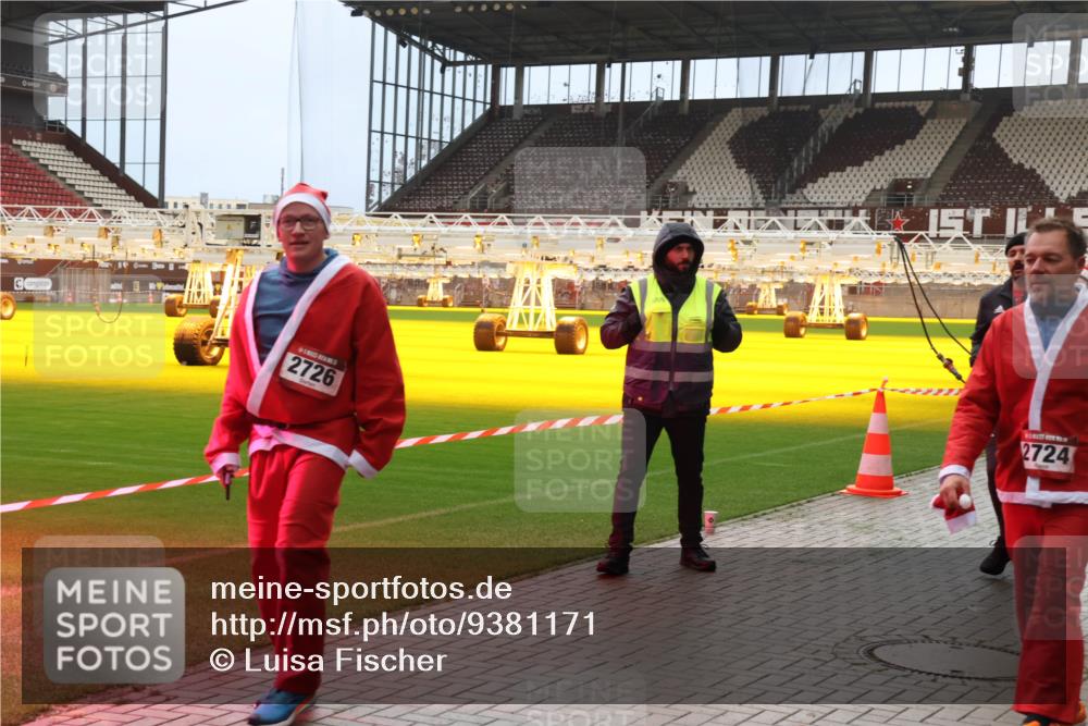 07.12.2025 - St. Pauli X-Mass-Run No. 15 Luisa Fischer http://msf.ph/oto/9381171 07.12.2025 10:44:07 Ziel 2726, 2724, 74, 84, 559, 706, 1053, 1616, 1913, 2459, 2487, 2499, 2647, 2724, 2726, 2761, 2762, 2767, 2950, 2955, 3022, 3038, 3100, 3226, 3237, 4095, 4096, 4104, 4254, 4255 meine-sportfotos.de