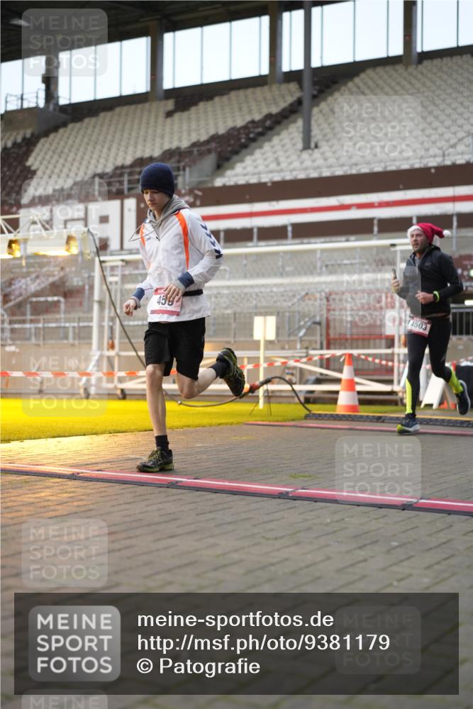 07.12.2025 - St. Pauli X-Mass-Run No. 15 Patografie http://msf.ph/oto/9381179 07.12.2025 10:20:06 Ziel 459, 1364, 1553, 1903, 2238, 2751, 2855, 3846, 3871, 4042, 4071, 4503 meine-sportfotos.de