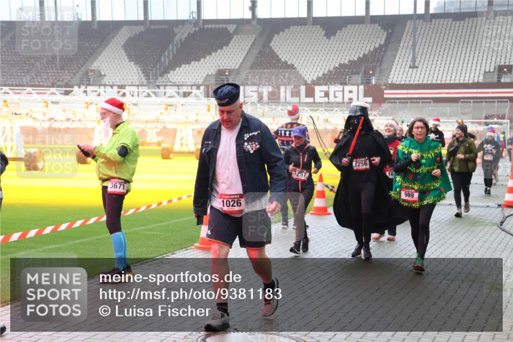 07.12.2025 - St. Pauli X-Mass-Run No. 15 Luisa Fischer http://msf.ph/oto/9381183 07.12.2025 10:10:26 Ziel 3671, 1026, 1257, 1256, 989, 962, 989, 1026, 1172, 1191, 1256, 1257, 1399, 1678, 1732, 2502, 2504, 2560, 3245, 3246, 3410, 3411, 4358, 4507 meine-sportfotos.de