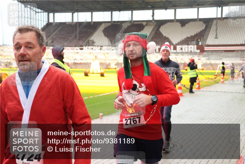 07.12.2025 - St. Pauli X-Mass-Run No. 15 Luisa Fischer http://msf.ph/oto/9381189 07.12.2025 10:44:09 Ziel 15, 2724, 15, 2767, 32, 74, 84, 179, 559, 706, 1053, 1616, 1913, 2459, 2487, 2499, 2647, 2724, 2726, 2767, 2950, 2955, 3022, 3038, 3100, 3226, 3237, 4095, 4096, 4104, 4254, 4255 meine-sportfotos.de