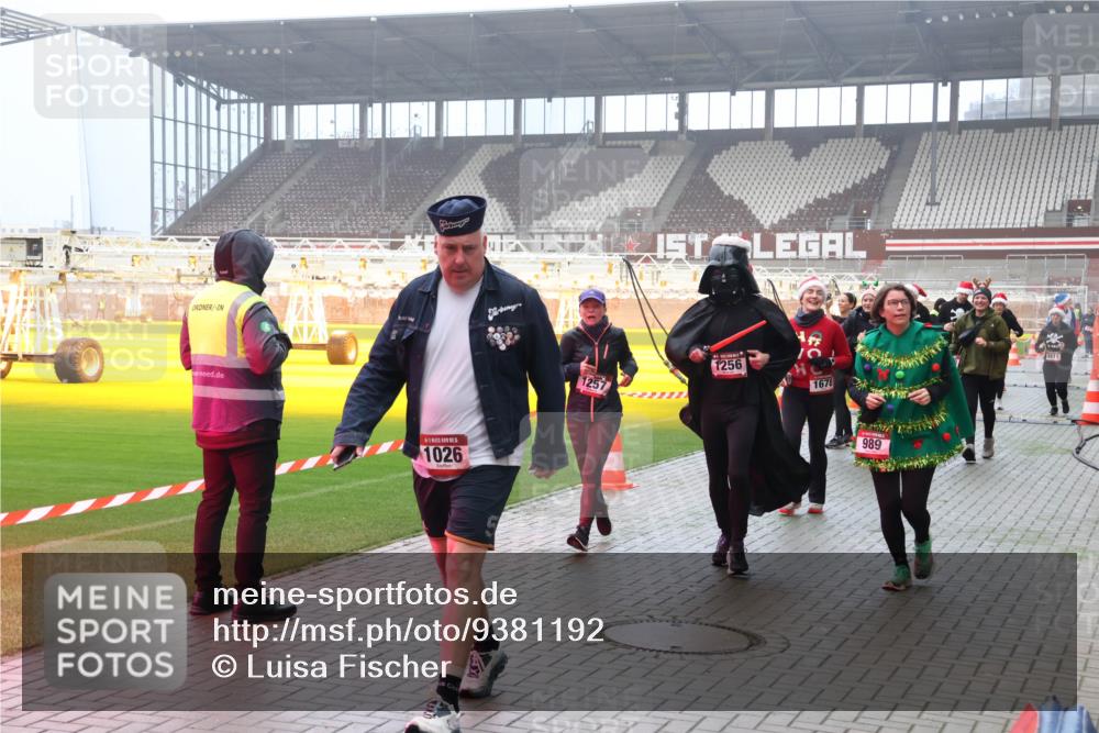 07.12.2025 - St. Pauli X-Mass-Run No. 15 Luisa Fischer http://msf.ph/oto/9381192 07.12.2025 10:10:27 Ziel 5, 1026, 1257, 1256, 10, 1678, 989, 3411, 962, 989, 1026, 1172, 1191, 1256, 1257, 1399, 1678, 1732, 2502, 2504, 2560, 3245, 3246, 3410, 3411, 4358, 4507 meine-sportfotos.de