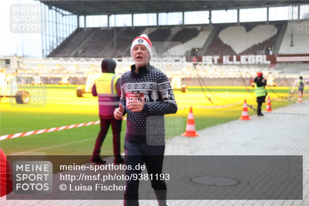 07.12.2025 - St. Pauli X-Mass-Run No. 15 Luisa Fischer http://msf.ph/oto/9381193 07.12.2025 10:44:11 Ziel 717, 32, 74, 84, 179, 559, 706, 1053, 1616, 1651, 1913, 2459, 2487, 2499, 2647, 2767, 2950, 2955, 3022, 3038, 3100, 3226, 3237, 4095, 4096, 4104, 4254, 4255 meine-sportfotos.de