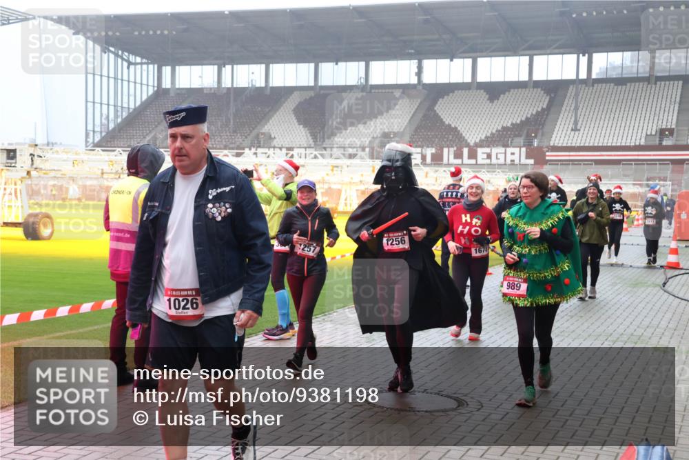 07.12.2025 - St. Pauli X-Mass-Run No. 15 Luisa Fischer http://msf.ph/oto/9381198 07.12.2025 10:10:28 Ziel 15, 1026, 257, 1256, 1678, 989, 246, 962, 989, 1026, 1172, 1191, 1256, 1257, 1399, 1678, 1732, 2502, 2504, 2560, 3245, 3246, 3410, 3411, 4358, 4507 meine-sportfotos.de