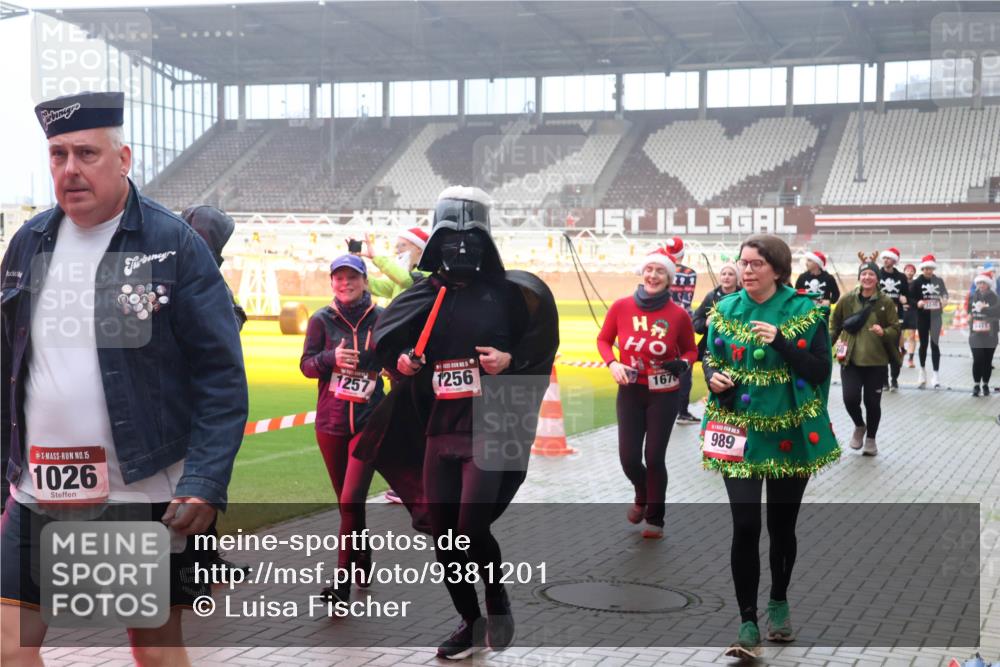 07.12.2025 - St. Pauli X-Mass-Run No. 15 Luisa Fischer http://msf.ph/oto/9381201 07.12.2025 10:10:29 Ziel 15, 1026, 1257, 1256, 167, 989, 962, 989, 1026, 1172, 1191, 1256, 1257, 1399, 1678, 1732, 2502, 2504, 2560, 3245, 3246, 3410, 3411, 4358, 4507 meine-sportfotos.de