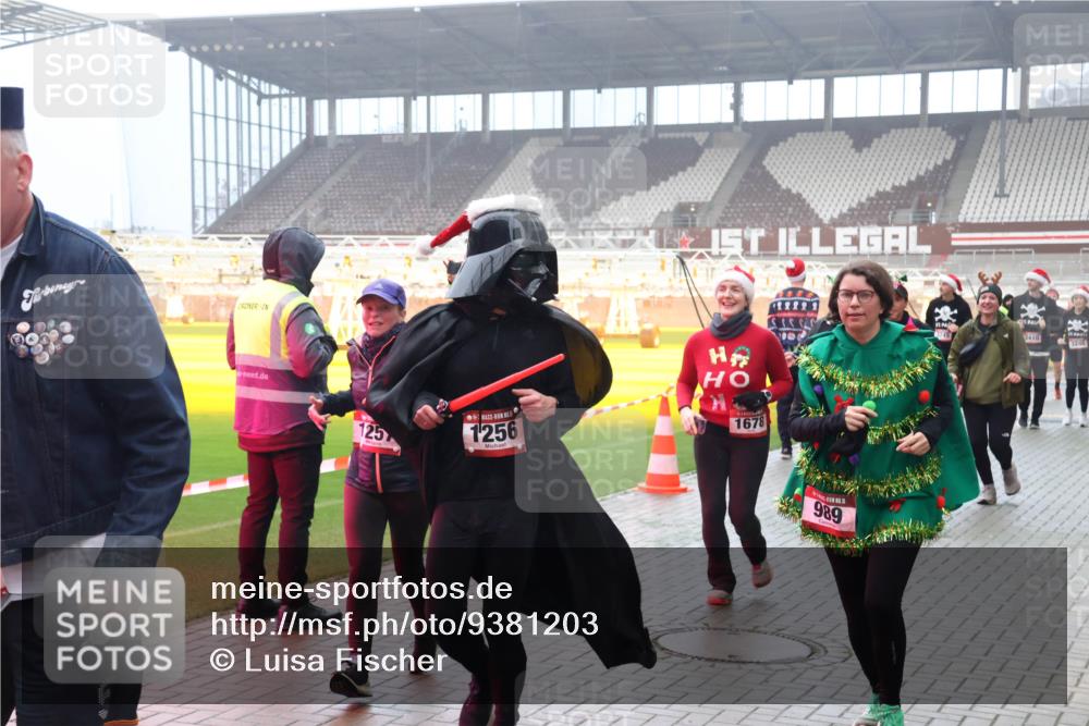 07.12.2025 - St. Pauli X-Mass-Run No. 15 Luisa Fischer http://msf.ph/oto/9381203 07.12.2025 10:10:29 Ziel 125, 1256, 1678, 989, 1410, 3246, 962, 989, 1026, 1172, 1191, 1256, 1257, 1399, 1678, 1732, 2502, 2504, 2560, 3245, 3246, 3410, 3411, 4358, 4507 meine-sportfotos.de