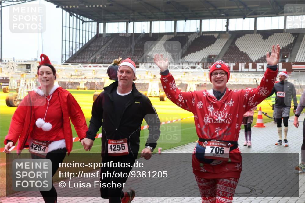 07.12.2025 - St. Pauli X-Mass-Run No. 15 Luisa Fischer http://msf.ph/oto/9381205 07.12.2025 10:44:22 Ziel 5, 4254, 5, 4255, 15, 706, 2950, 32, 74, 84, 179, 559, 706, 1651, 1913, 1947, 1948, 2459, 2487, 2499, 2647, 2767, 2950, 2955, 3012, 3100, 3226, 3237, 4095, 4096, 4104, 4254, 4255 meine-sportfotos.de