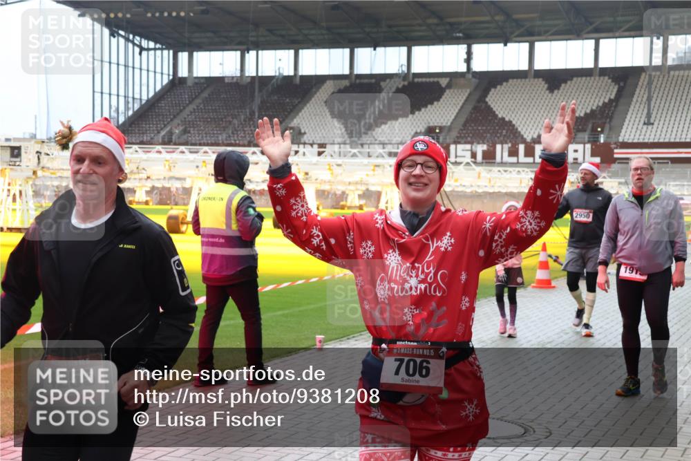 07.12.2025 - St. Pauli X-Mass-Run No. 15 Luisa Fischer http://msf.ph/oto/9381208 07.12.2025 10:44:23 Ziel 15, 4255, 15, 706, 2950, 191, 32, 74, 84, 179, 559, 706, 1651, 1913, 1947, 1948, 2459, 2487, 2499, 2647, 2767, 2950, 2955, 3012, 3100, 3226, 3237, 4095, 4096, 4104, 4254, 4255 meine-sportfotos.de