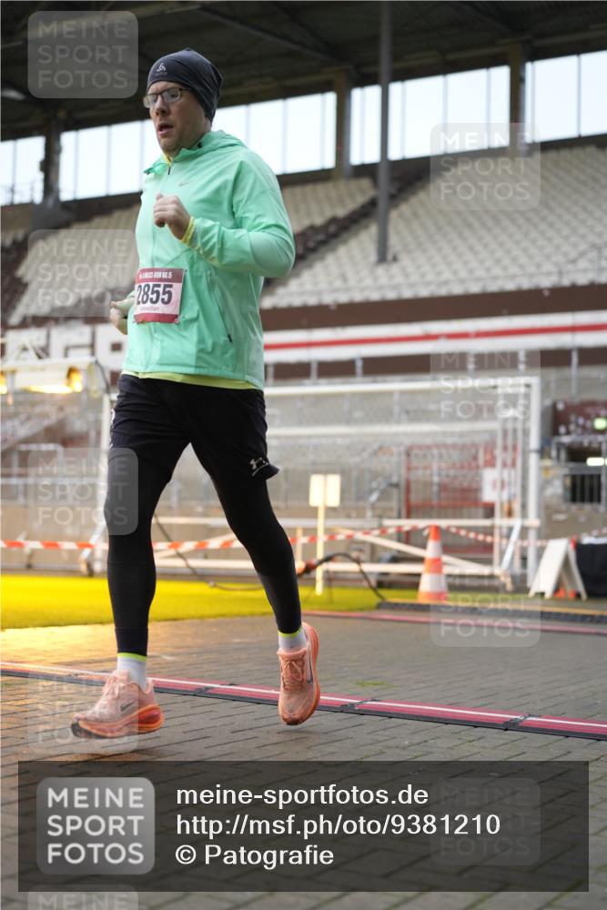 07.12.2025 - St. Pauli X-Mass-Run No. 15 Patografie http://msf.ph/oto/9381210 07.12.2025 10:20:09 Ziel 459, 1364, 1553, 1903, 2238, 2751, 2855, 3846, 3871, 4042, 4071, 4503 meine-sportfotos.de