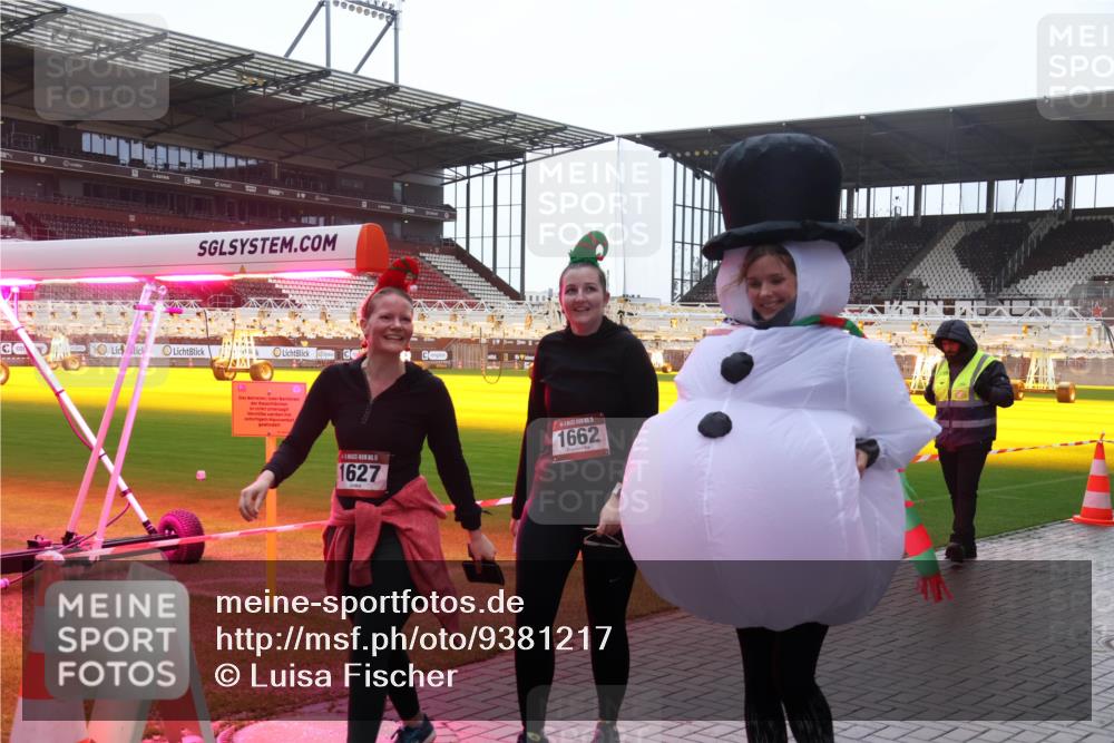 07.12.2025 - St. Pauli X-Mass-Run No. 15 Luisa Fischer http://msf.ph/oto/9381217 07.12.2025 11:16:03 Ziel 5, 1627, 1662, 8, 14, 313, 372, 391, 1218, 1282, 2194, 3133 meine-sportfotos.de