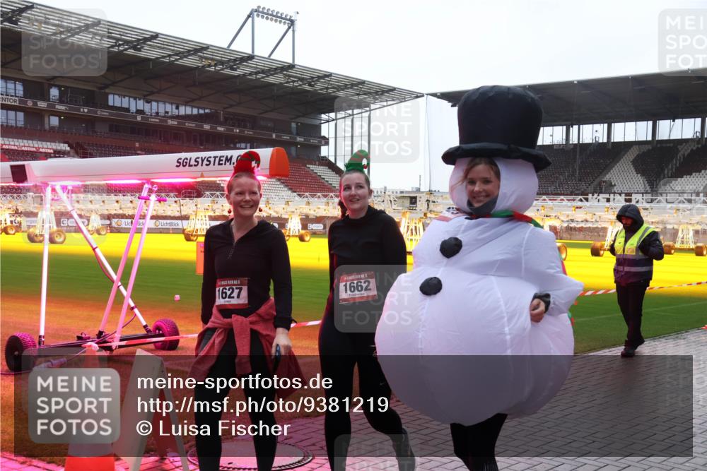 07.12.2025 - St. Pauli X-Mass-Run No. 15 Luisa Fischer http://msf.ph/oto/9381219 07.12.2025 11:16:03 Ziel 1627, 15, 1662, 8, 14, 313, 372, 391, 1218, 1282, 2194, 3133 meine-sportfotos.de