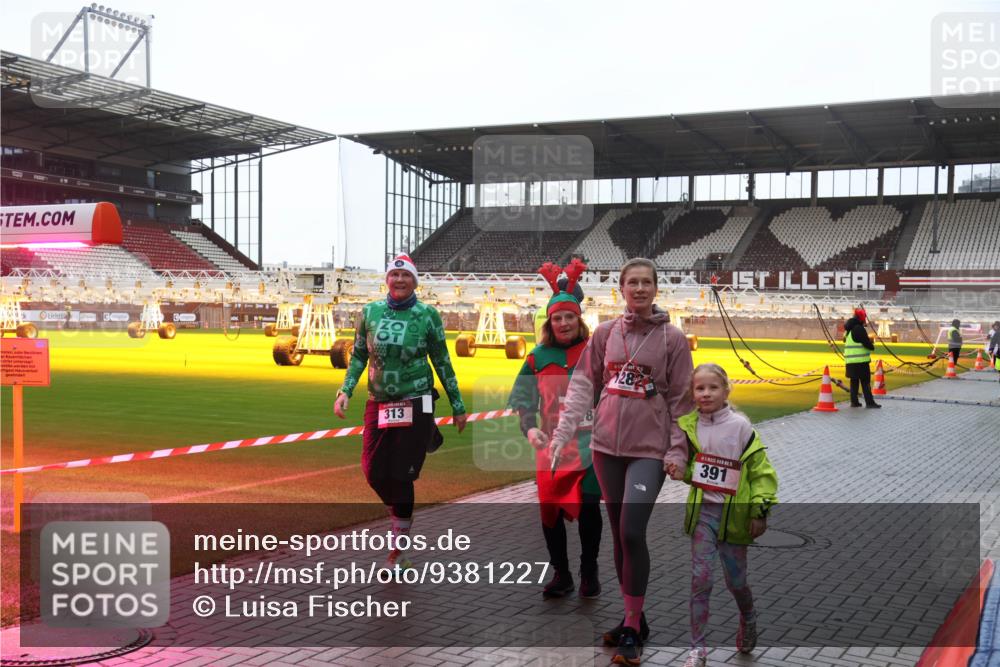 07.12.2025 - St. Pauli X-Mass-Run No. 15 Luisa Fischer http://msf.ph/oto/9381227 07.12.2025 11:16:09 Ziel 313, 15, 28, 391, 8, 14, 372, 391, 1218, 1282, 2194 meine-sportfotos.de