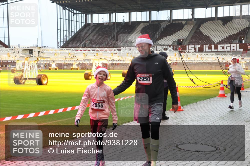 07.12.2025 - St. Pauli X-Mass-Run No. 15 Luisa Fischer http://msf.ph/oto/9381228 07.12.2025 10:44:30 Ziel 5, 2955, 15, 2950, 32, 74, 84, 179, 220, 706, 1089, 1651, 1913, 1947, 1948, 2357, 2359, 2499, 2767, 2950, 2955, 3012, 3100, 4095, 4096, 4254, 4255 meine-sportfotos.de