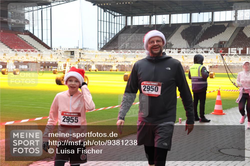 07.12.2025 - St. Pauli X-Mass-Run No. 15 Luisa Fischer http://msf.ph/oto/9381238 07.12.2025 10:44:31 Ziel 15, 2955, 15, 2950, 32, 84, 179, 220, 706, 1051, 1059, 1089, 1651, 1913, 1947, 1948, 2357, 2359, 2499, 2767, 2950, 2955, 3012, 3100, 4095, 4096, 4254, 4255 meine-sportfotos.de