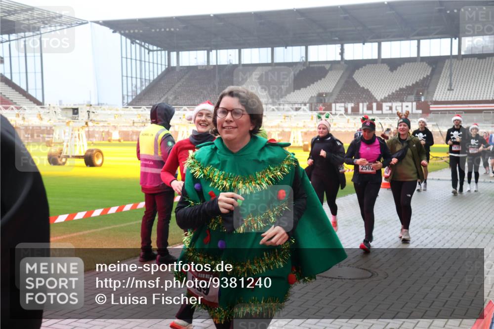 07.12.2025 - St. Pauli X-Mass-Run No. 15 Luisa Fischer http://msf.ph/oto/9381240 07.12.2025 10:10:31 Ziel 5, 989, 2502, 3410, 3246, 962, 989, 1026, 1172, 1191, 1256, 1257, 1399, 1678, 1732, 2083, 2087, 2502, 2504, 2560, 3245, 3246, 3410, 3411, 4358, 4507 meine-sportfotos.de