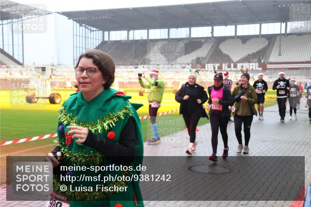 07.12.2025 - St. Pauli X-Mass-Run No. 15 Luisa Fischer http://msf.ph/oto/9381242 07.12.2025 10:10:31 Ziel 5, 2502, 962, 989, 1026, 1172, 1191, 1256, 1257, 1399, 1678, 1732, 2083, 2087, 2502, 2504, 2560, 3245, 3246, 3410, 3411, 4358, 4507 meine-sportfotos.de