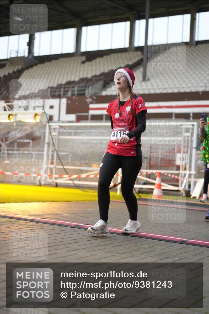 07.12.2025 - St. Pauli X-Mass-Run No. 15 Patografie http://msf.ph/oto/9381243 07.12.2025 10:20:19 Ziel 447, 452, 459, 461, 478, 2187, 2855, 3473, 3832, 4116, 4503, 4523 meine-sportfotos.de
