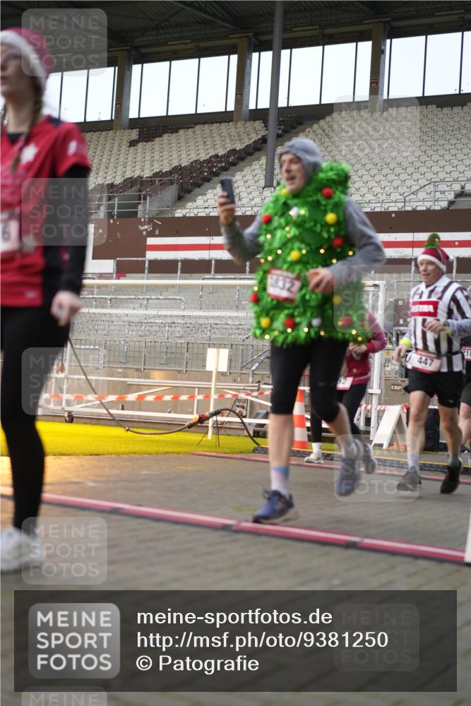 07.12.2025 - St. Pauli X-Mass-Run No. 15 Patografie http://msf.ph/oto/9381250 07.12.2025 10:20:20 Ziel 447, 452, 459, 461, 478, 2187, 2855, 3473, 3832, 4116, 4503, 4523 meine-sportfotos.de