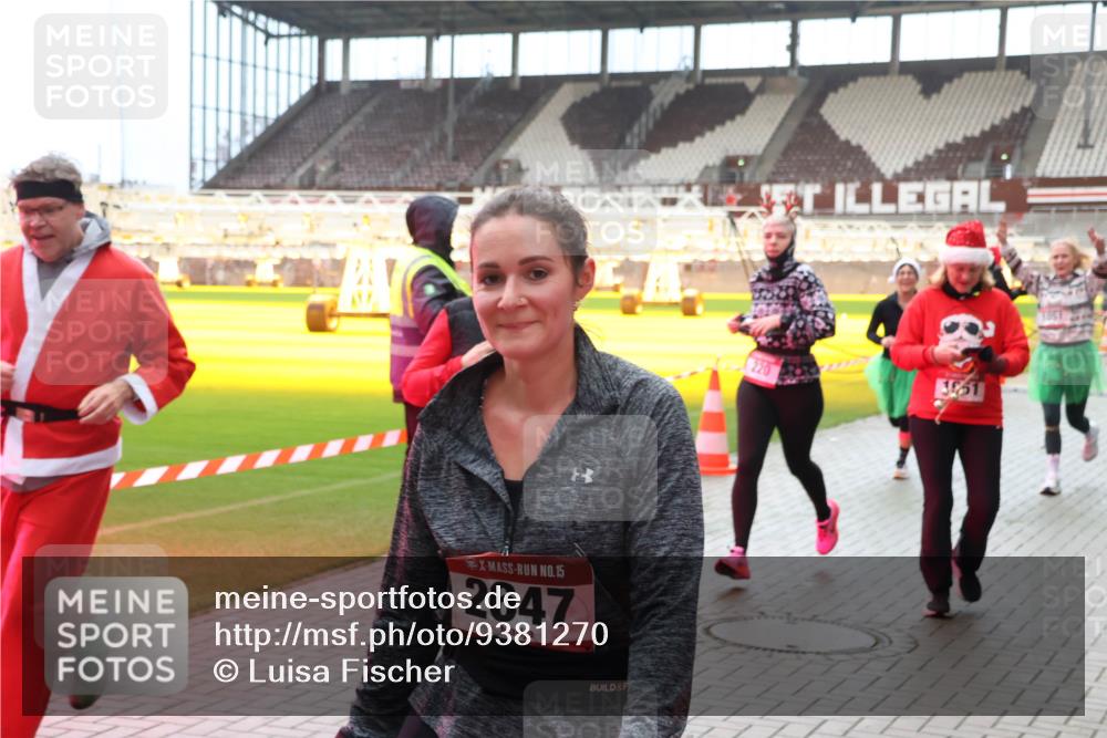 07.12.2025 - St. Pauli X-Mass-Run No. 15 Luisa Fischer http://msf.ph/oto/9381270 07.12.2025 10:44:45 Ziel 15, 2647, 361, 32, 179, 220, 571, 1051, 1059, 1060, 1089, 1421, 1651, 1947, 1948, 2321, 2325, 2357, 2359, 2499, 2950, 2955, 3012, 3132, 4254, 4255 meine-sportfotos.de