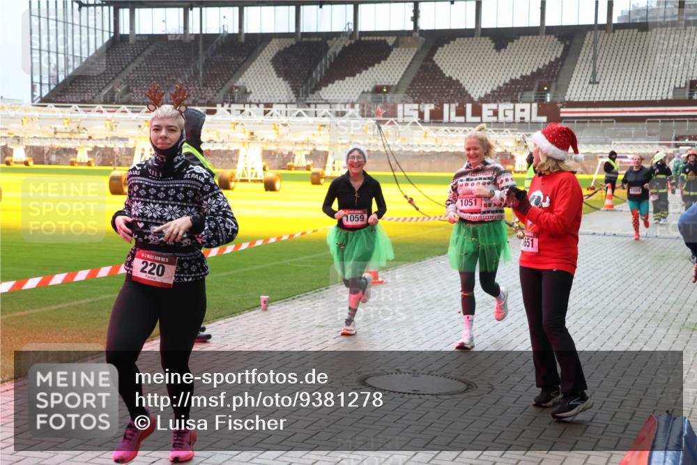 07.12.2025 - St. Pauli X-Mass-Run No. 15 Luisa Fischer http://msf.ph/oto/9381278 07.12.2025 10:44:46 Ziel 5, 220, 1059, 1051, 1651, 1689, 32, 179, 220, 571, 1051, 1059, 1060, 1089, 1421, 1651, 1947, 1948, 2321, 2325, 2357, 2359, 2499, 2950, 2955, 3012, 3132, 4254, 4255 meine-sportfotos.de