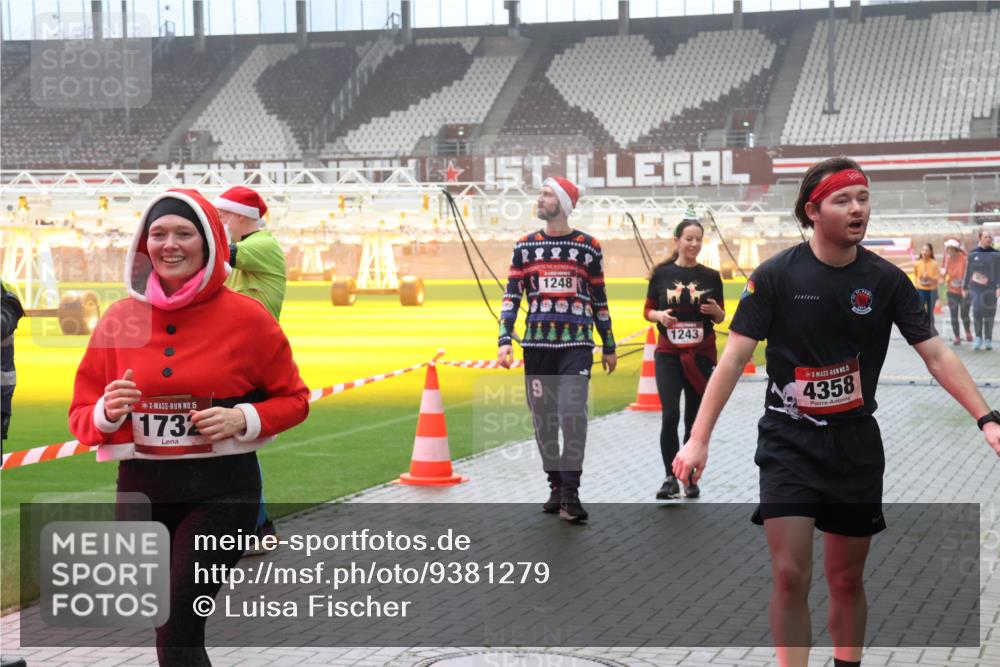 07.12.2025 - St. Pauli X-Mass-Run No. 15 Luisa Fischer http://msf.ph/oto/9381279 07.12.2025 10:10:42 Ziel 15, 1732, 1248, 1243, 4358, 550, 962, 964, 989, 1256, 1257, 1399, 1571, 1678, 1732, 2083, 2087, 2502, 2504, 2560, 3245, 3246, 3410, 3411, 4358, 4507 meine-sportfotos.de