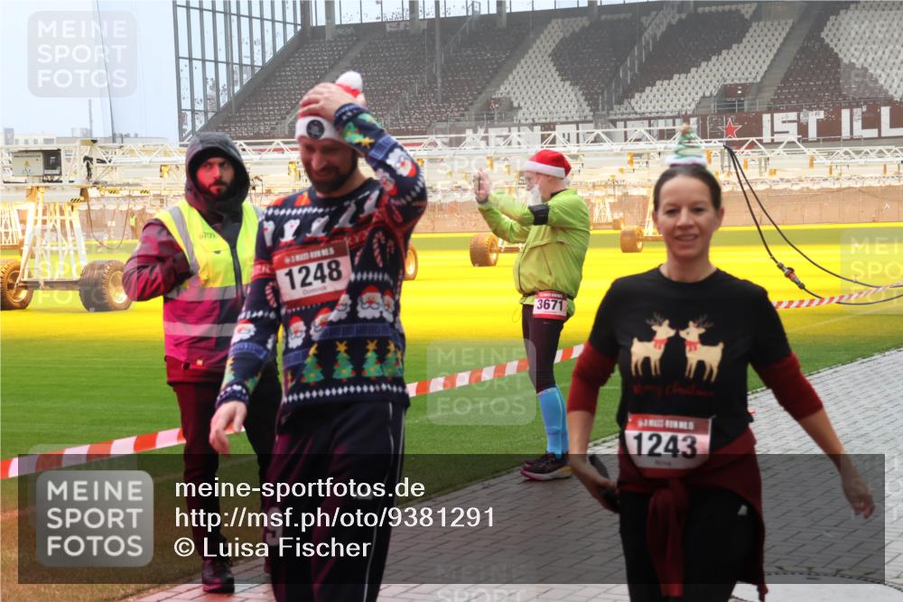 07.12.2025 - St. Pauli X-Mass-Run No. 15 Luisa Fischer http://msf.ph/oto/9381291 07.12.2025 10:10:47 Ziel 6709, 19, 1248, 3671, 1243, 550, 962, 964, 989, 1256, 1257, 1399, 1571, 1678, 1732, 2083, 2087, 2502, 2504, 2560, 3245, 3246, 3410, 3411, 4358, 4507 meine-sportfotos.de