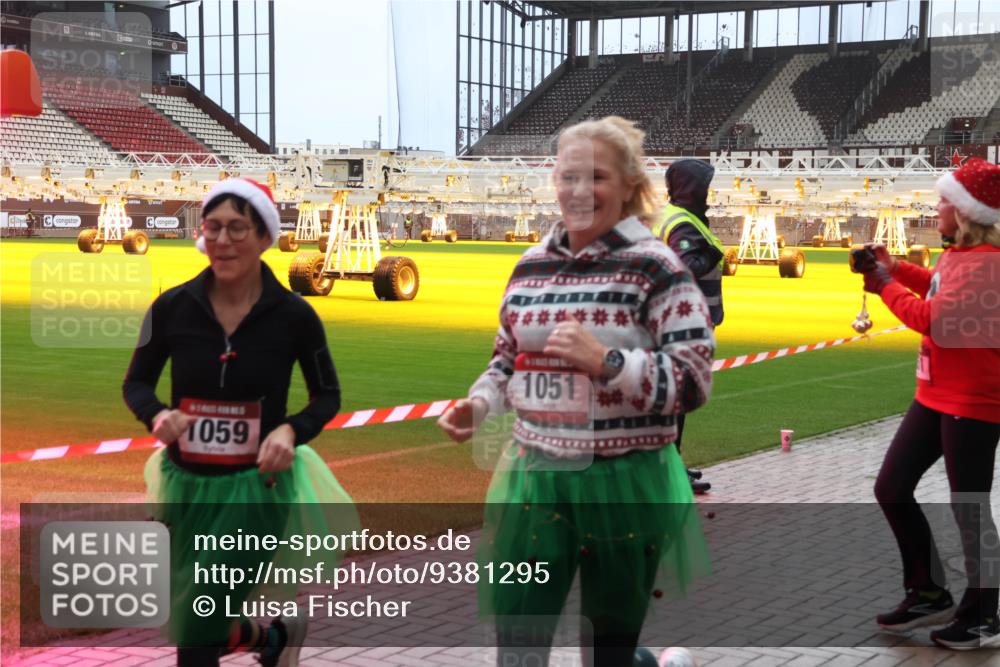 07.12.2025 - St. Pauli X-Mass-Run No. 15 Luisa Fischer http://msf.ph/oto/9381295 07.12.2025 10:44:48 Ziel 1059, 1051, 32, 179, 220, 571, 1051, 1059, 1060, 1089, 1421, 1651, 1947, 1948, 2321, 2325, 2357, 2359, 2499, 2950, 2955, 3012, 3132, 4254, 4255 meine-sportfotos.de
