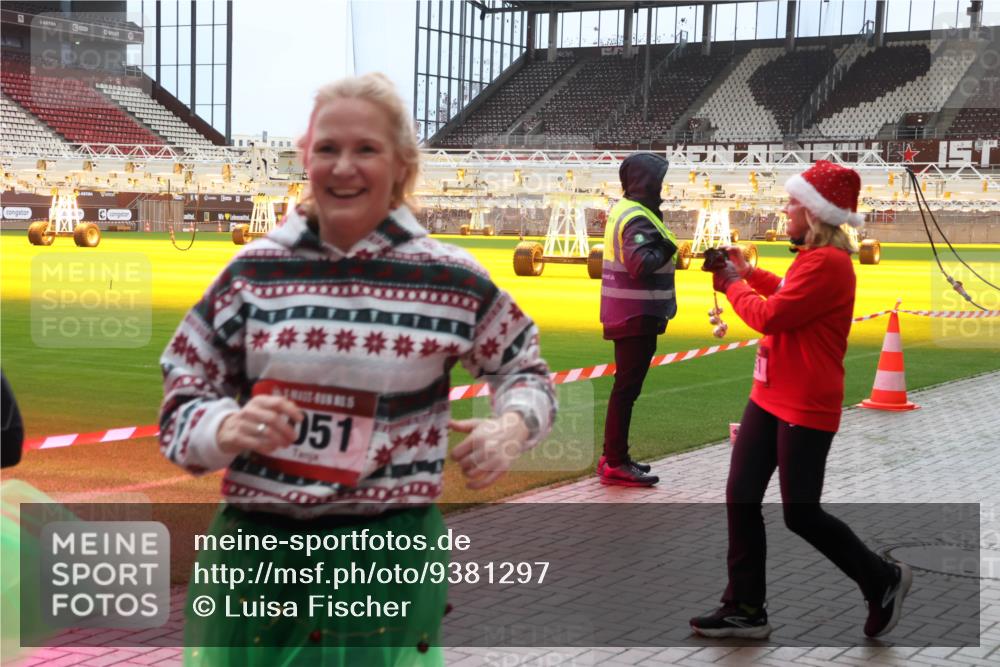 07.12.2025 - St. Pauli X-Mass-Run No. 15 Luisa Fischer http://msf.ph/oto/9381297 07.12.2025 10:44:48 Ziel 051, 32, 179, 220, 571, 1051, 1059, 1060, 1089, 1421, 1651, 1947, 1948, 2321, 2325, 2357, 2359, 2499, 2950, 2955, 3012, 3132, 4254, 4255 meine-sportfotos.de
