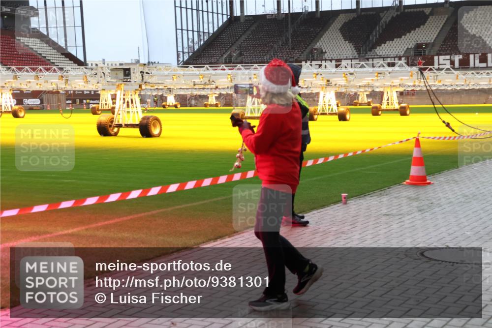 07.12.2025 - St. Pauli X-Mass-Run No. 15 Luisa Fischer http://msf.ph/oto/9381301 07.12.2025 10:44:49 Ziel 3, 32, 179, 220, 571, 1051, 1059, 1060, 1089, 1421, 1651, 1947, 1948, 2321, 2325, 2357, 2359, 2499, 2950, 2955, 3012, 3132, 4254, 4255 meine-sportfotos.de
