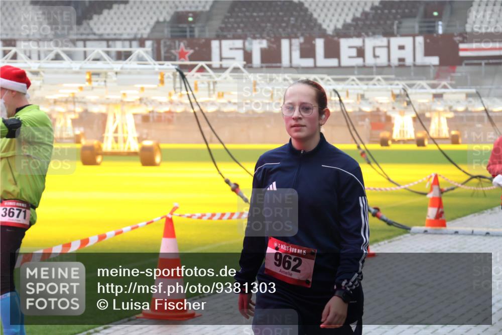 07.12.2025 - St. Pauli X-Mass-Run No. 15 Luisa Fischer http://msf.ph/oto/9381303 07.12.2025 10:10:56 Ziel 3671, 15, 962, 550, 962, 964, 1399, 1571, 1732, 1768, 2083, 2087, 4358, 4507, 4885 meine-sportfotos.de