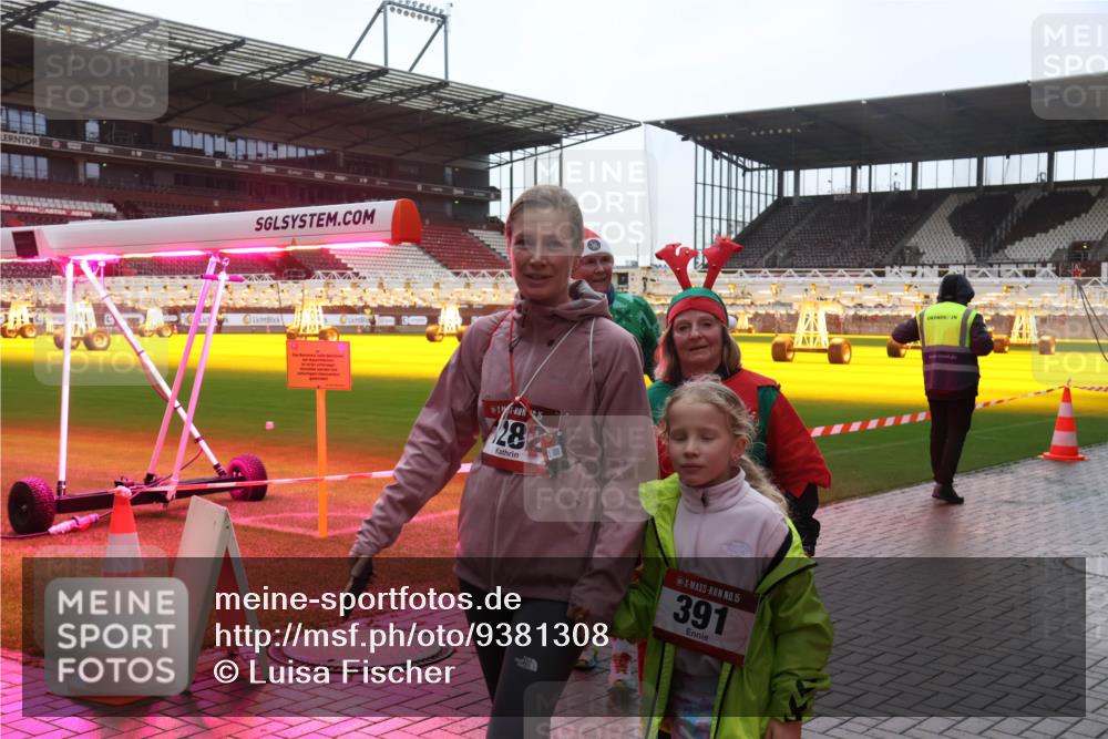 07.12.2025 - St. Pauli X-Mass-Run No. 15 Luisa Fischer http://msf.ph/oto/9381308 07.12.2025 11:16:11 Ziel 15, 28, 80, 15, 391, 8, 14, 372, 391, 1218, 1282, 2194, 2195 meine-sportfotos.de