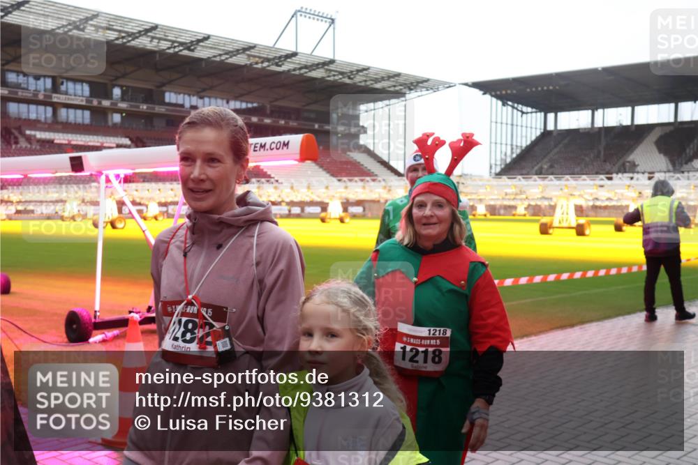 07.12.2025 - St. Pauli X-Mass-Run No. 15 Luisa Fischer http://msf.ph/oto/9381312 07.12.2025 11:16:12 Ziel 15, 28, 1218, 15, 1218, 8, 14, 372, 391, 1218, 1282, 2194, 2195, 2464 meine-sportfotos.de