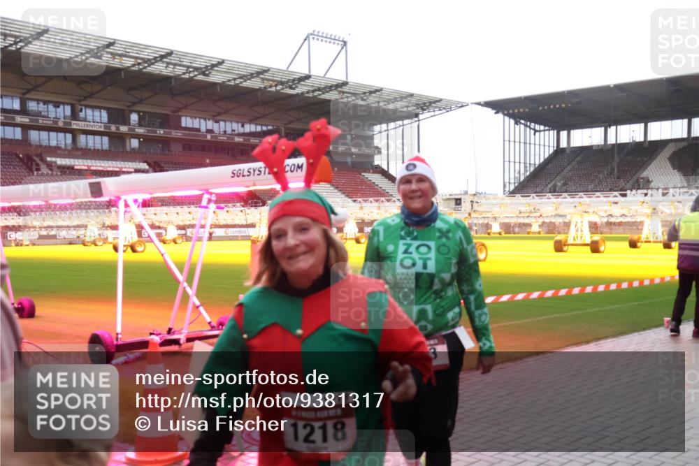 07.12.2025 - St. Pauli X-Mass-Run No. 15 Luisa Fischer http://msf.ph/oto/9381317 07.12.2025 11:16:13 Ziel 01, 1218, 1218, 3, 8, 14, 372, 391, 1218, 1282, 2194, 2195, 2464 meine-sportfotos.de