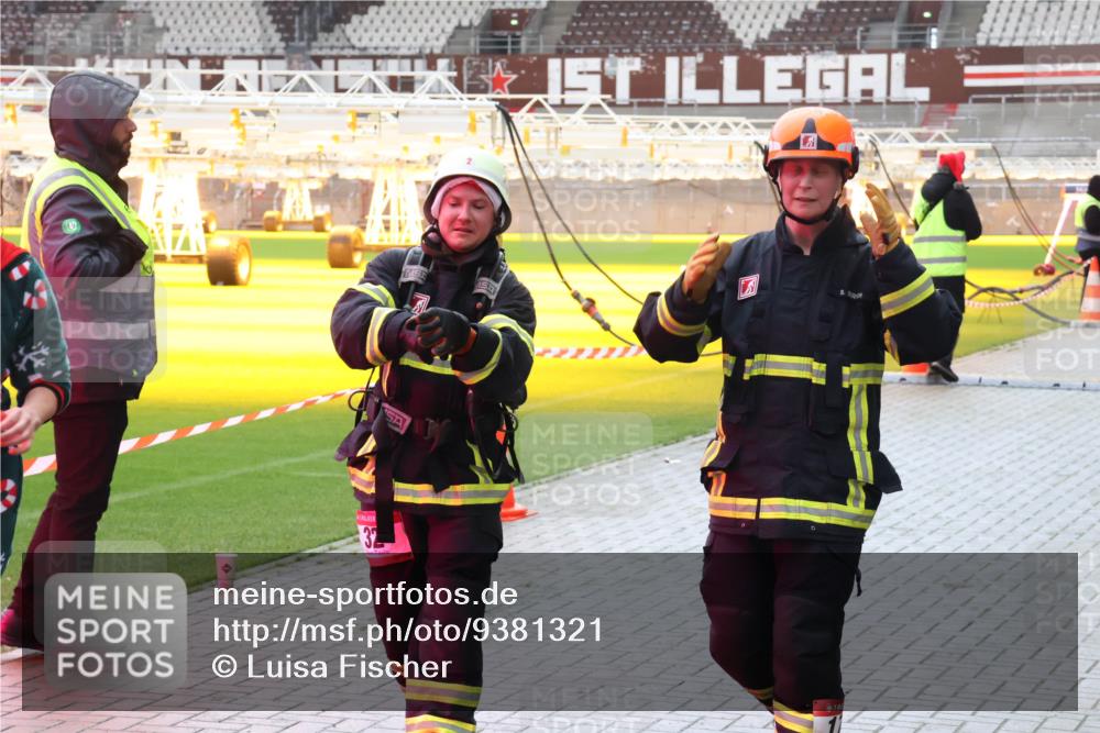 07.12.2025 - St. Pauli X-Mass-Run No. 15 Luisa Fischer http://msf.ph/oto/9381321 07.12.2025 10:45:02 Ziel 86, 220, 571, 1051, 1059, 1060, 1089, 1421, 1947, 1948, 2058, 2321, 2325, 2357, 2359, 3012, 3132, 4876 meine-sportfotos.de