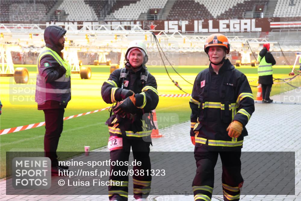 07.12.2025 - St. Pauli X-Mass-Run No. 15 Luisa Fischer http://msf.ph/oto/9381323 07.12.2025 10:45:03 Ziel 32, 86, 220, 571, 1051, 1059, 1060, 1089, 1421, 1947, 1948, 2058, 2321, 2325, 2357, 2359, 3012, 3132, 4876 meine-sportfotos.de