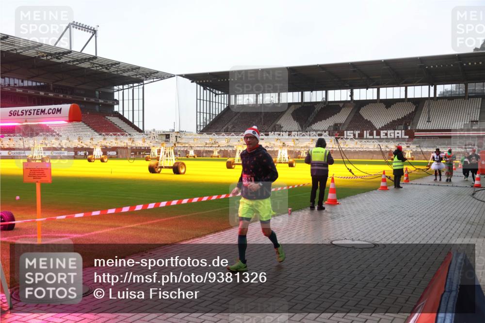 07.12.2025 - St. Pauli X-Mass-Run No. 15 Luisa Fischer http://msf.ph/oto/9381326 07.12.2025 11:16:17 Ziel 2194, 8, 14, 372, 1800, 1802, 1821, 1825, 2194, 2195, 2464, 3326 meine-sportfotos.de