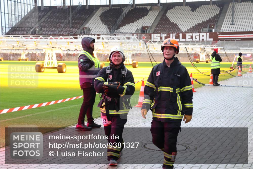 07.12.2025 - St. Pauli X-Mass-Run No. 15 Luisa Fischer http://msf.ph/oto/9381327 07.12.2025 10:45:03 Ziel 32, 5, 86, 220, 571, 1051, 1059, 1060, 1089, 1421, 1947, 1948, 2058, 2321, 2325, 2357, 2359, 3012, 3132, 4876 meine-sportfotos.de