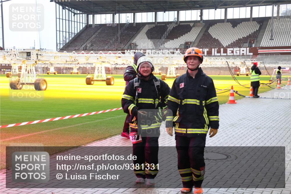 07.12.2025 - St. Pauli X-Mass-Run No. 15 Luisa Fischer http://msf.ph/oto/9381331 07.12.2025 10:45:04 Ziel 32, 86, 220, 571, 1051, 1059, 1060, 1089, 1421, 1947, 1948, 2058, 2321, 2325, 2357, 2359, 3132, 4876 meine-sportfotos.de