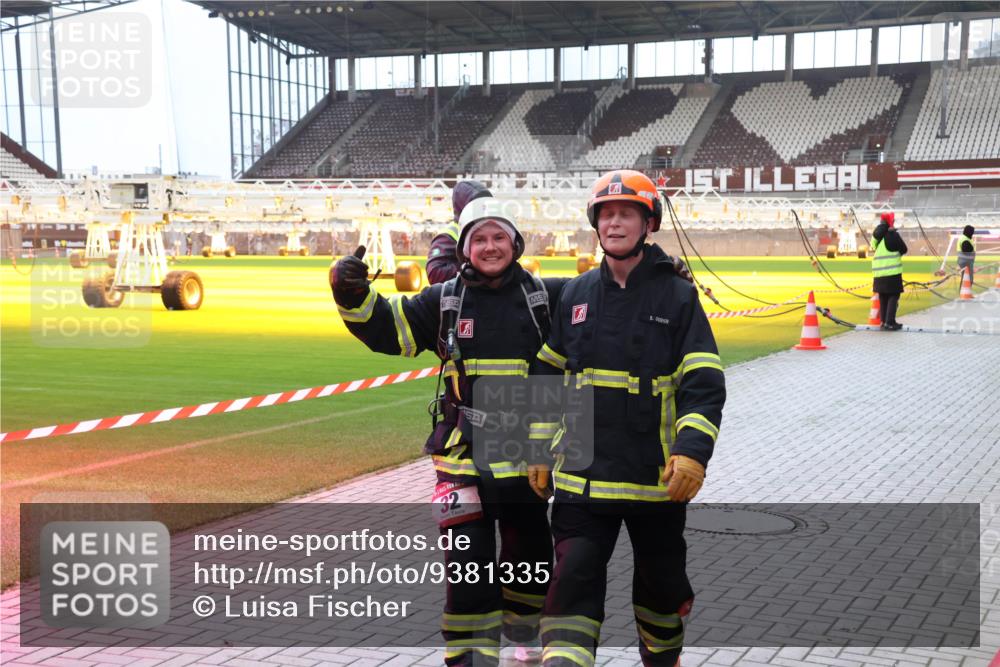 07.12.2025 - St. Pauli X-Mass-Run No. 15 Luisa Fischer http://msf.ph/oto/9381335 07.12.2025 10:45:05 Ziel 32, 8, 86, 220, 571, 1051, 1059, 1060, 1089, 1421, 1947, 1948, 2058, 2321, 2325, 2357, 2359, 3132, 4876 meine-sportfotos.de