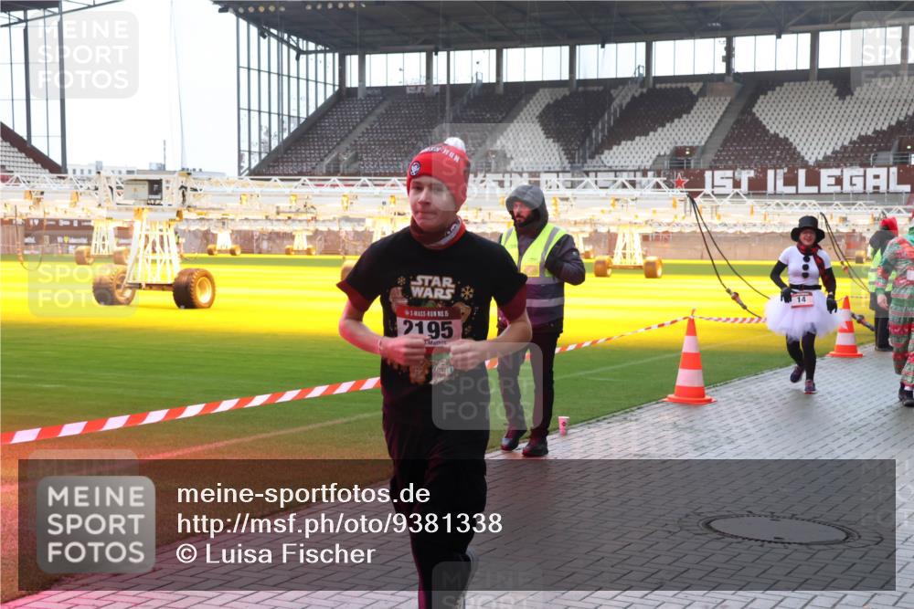 07.12.2025 - St. Pauli X-Mass-Run No. 15 Luisa Fischer http://msf.ph/oto/9381338 07.12.2025 11:16:25 Ziel 15, 2195, 14, 8, 14, 372, 1800, 1802, 1821, 1825, 2194, 2195, 2464, 3241, 3256, 3326 meine-sportfotos.de