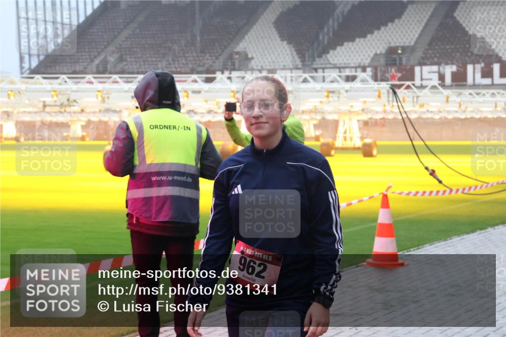 07.12.2025 - St. Pauli X-Mass-Run No. 15 Luisa Fischer http://msf.ph/oto/9381341 07.12.2025 10:10:57 Ziel 15, 962, 550, 962, 964, 1399, 1571, 1732, 1768, 2083, 2087, 4358, 4507, 4885 meine-sportfotos.de