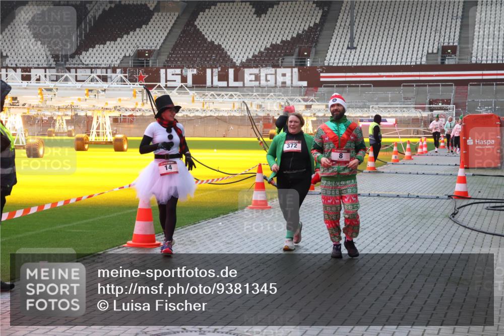 07.12.2025 - St. Pauli X-Mass-Run No. 15 Luisa Fischer http://msf.ph/oto/9381345 07.12.2025 11:16:26 Ziel 1, 372, 14, 8, 8, 14, 372, 1800, 1802, 1821, 1825, 2194, 2195, 2464, 3241, 3256, 3326 meine-sportfotos.de