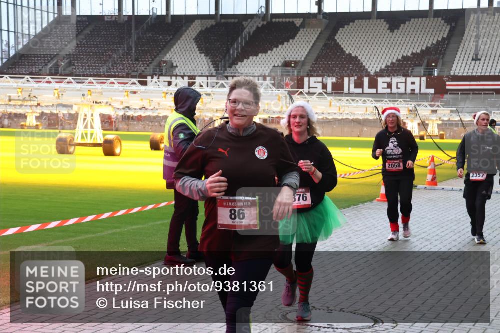 07.12.2025 - St. Pauli X-Mass-Run No. 15 Luisa Fischer http://msf.ph/oto/9381361 07.12.2025 10:45:19 Ziel 15, 86, 376, 2058, 2357, 86, 571, 631, 636, 791, 793, 1051, 1059, 1060, 1415, 1419, 1421, 1546, 2058, 2158, 2321, 2325, 2524, 2525, 3132, 4876 meine-sportfotos.de