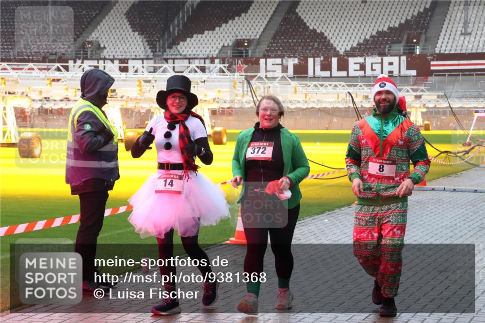 07.12.2025 - St. Pauli X-Mass-Run No. 15 Luisa Fischer http://msf.ph/oto/9381368 07.12.2025 11:16:29 Ziel 14, 372, 8, 8, 14, 372, 1800, 1802, 1821, 1825, 2194, 2195, 2464, 3241, 3256, 3326 meine-sportfotos.de