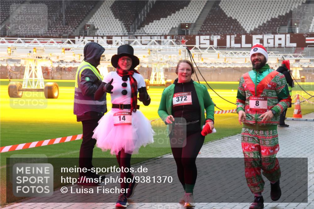 07.12.2025 - St. Pauli X-Mass-Run No. 15 Luisa Fischer http://msf.ph/oto/9381370 07.12.2025 11:16:29 Ziel 15, 14, 1, 372, 15, 8, 8, 14, 372, 1800, 1802, 1821, 1825, 2194, 2195, 2464, 3241, 3256, 3326 meine-sportfotos.de