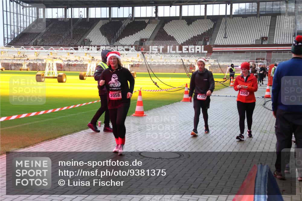 07.12.2025 - St. Pauli X-Mass-Run No. 15 Luisa Fischer http://msf.ph/oto/9381375 07.12.2025 10:45:22 Ziel 2058, 2357, 2359, 86, 631, 636, 791, 793, 1245, 1415, 1419, 1546, 2058, 2086, 2158, 2321, 2325, 2524, 2525, 3132, 3350, 4876 meine-sportfotos.de